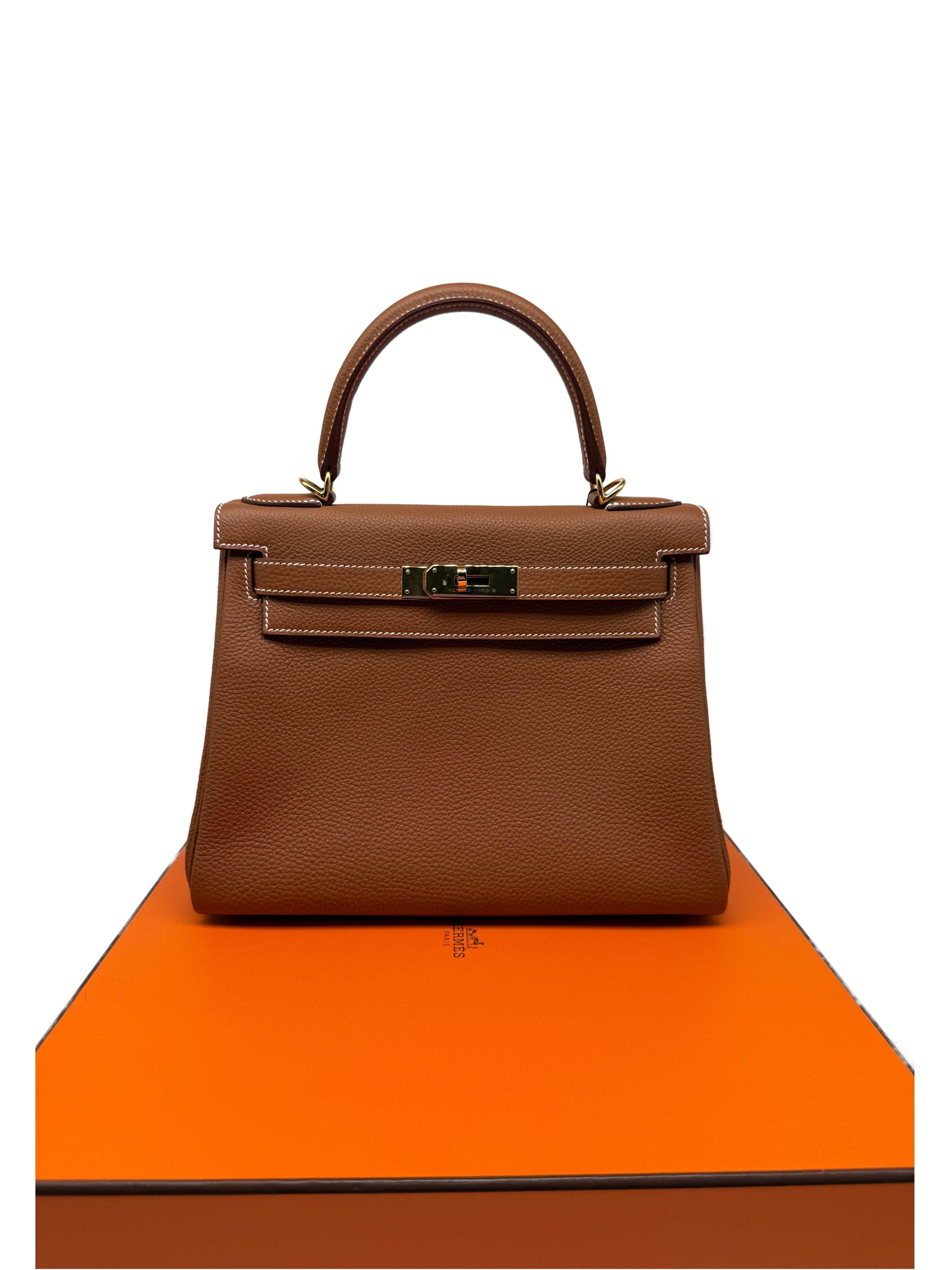 Hermes Kelly 28 Retourne handbag in gold Togo leather